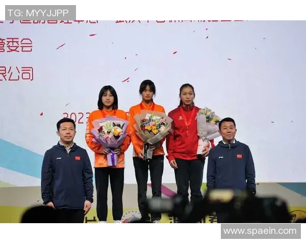 武汉攀岩队在全国攀岩比赛中荣获第三名展现出强大实力与团队精神